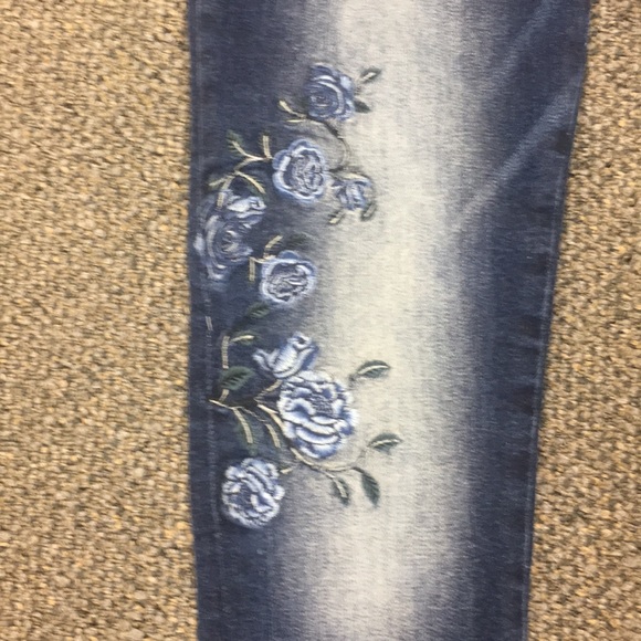 Jeans - Picture 5 of 8